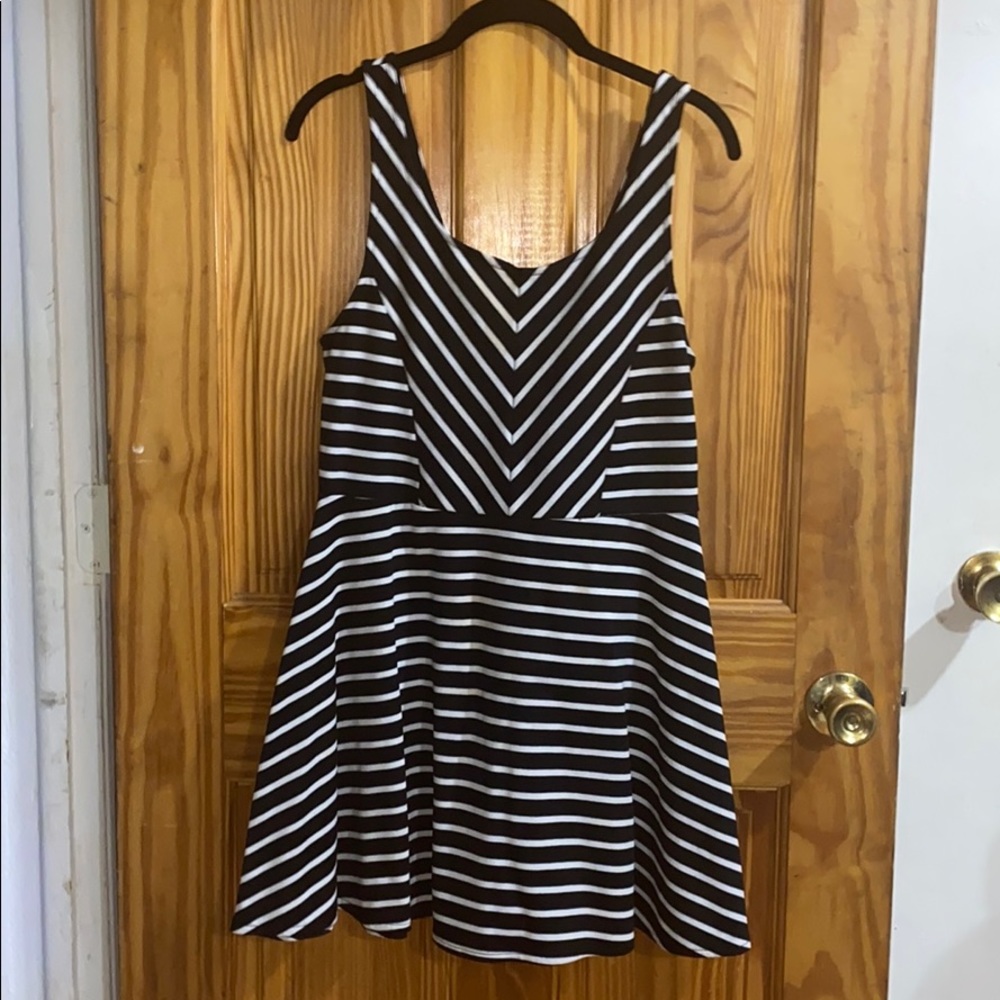 Bethany Mota black and white dress ❤️